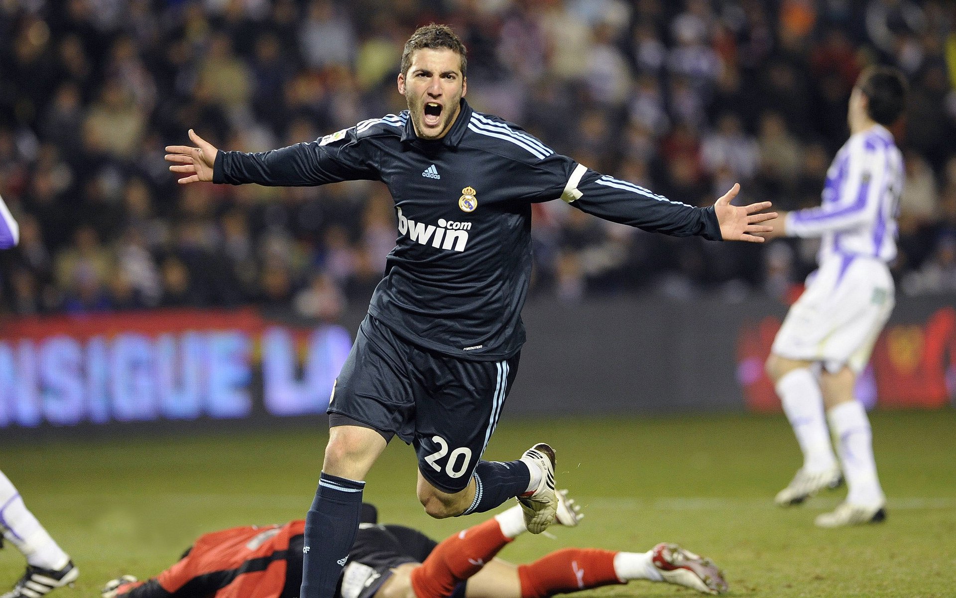 _室内外混合挑战赛：多场景融合新体验_，室内和室外比赛有什么区别