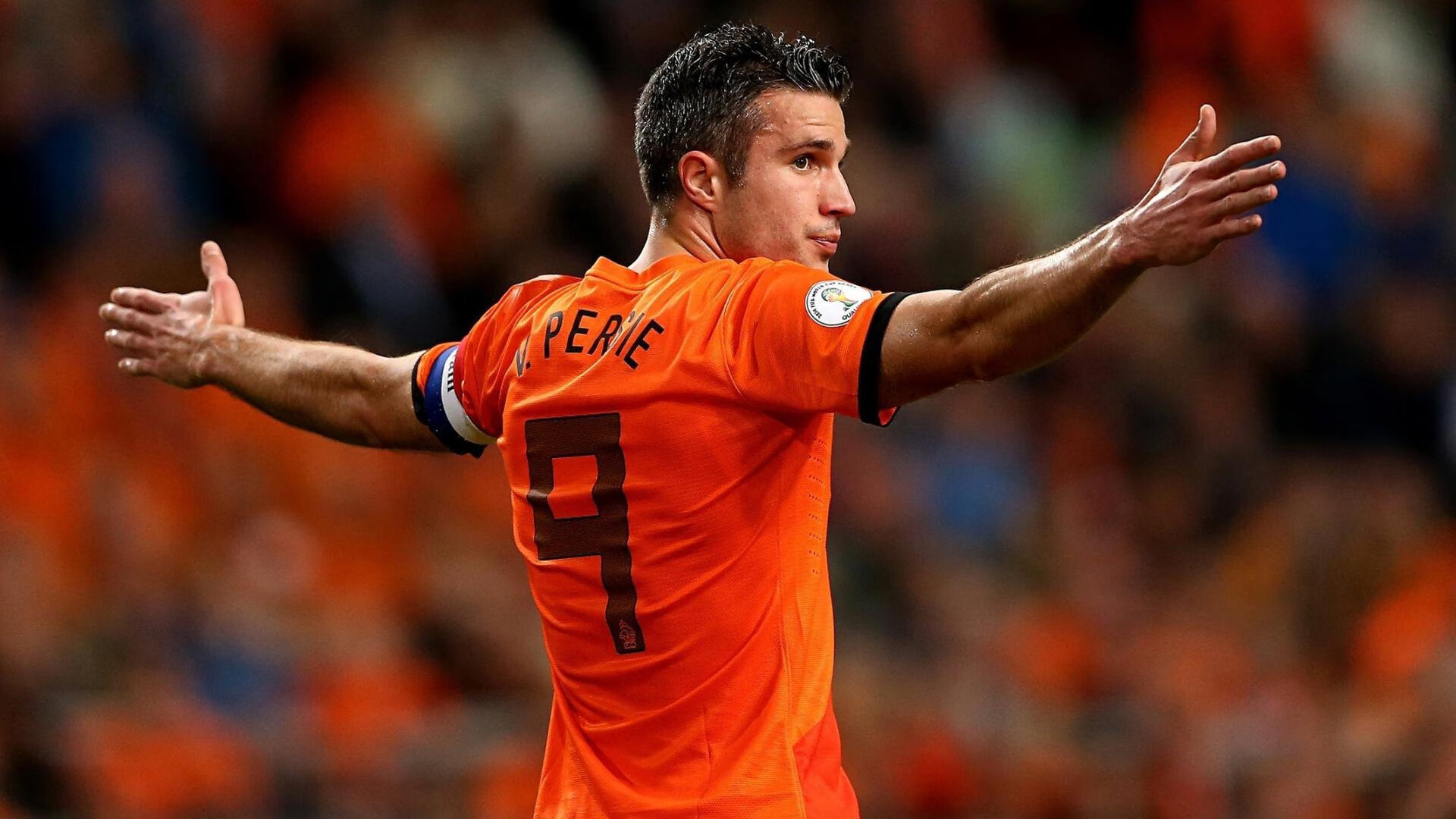 艾伦·汉森在利物浦英超夺冠庆典中担任颁奖嘉宾，艾伦vs埃森